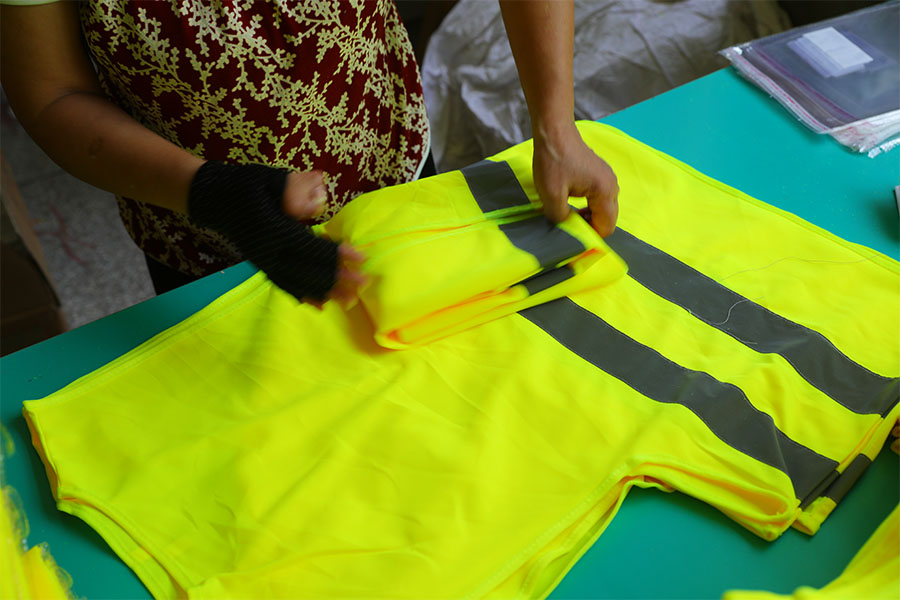 Men's Safety Vest with Pockets Takes Safety to the Next Level!